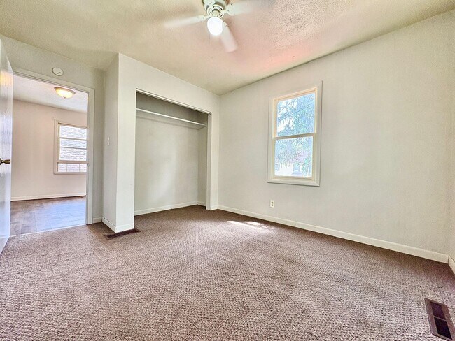 Building Photo - 1335 E Dubail Ave