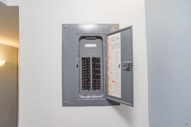 Building Photo - 1901 Indian River Blvd