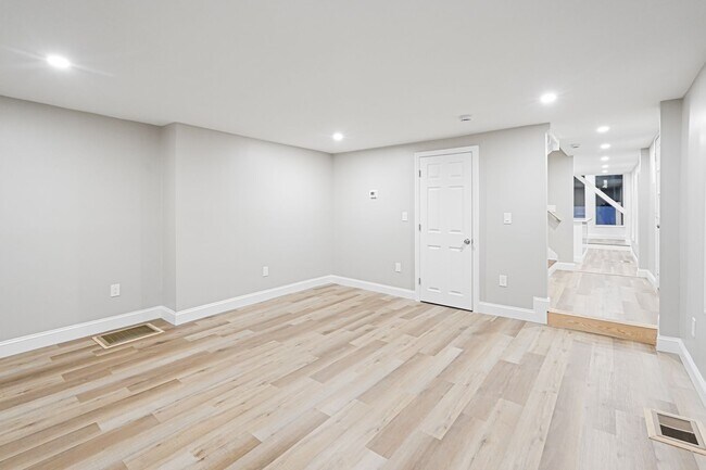 Building Photo - 98 Southville Rd