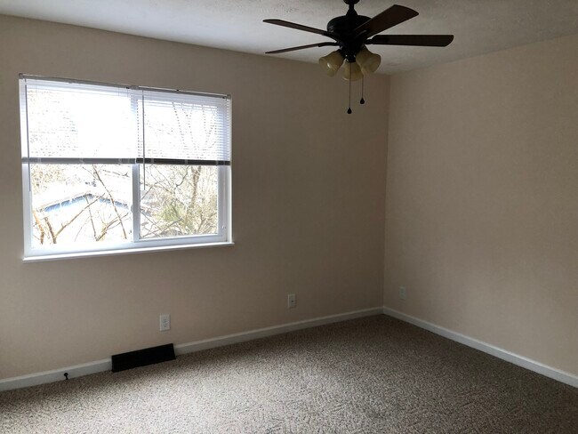 Building Photo - 405 W Collinsville Rd