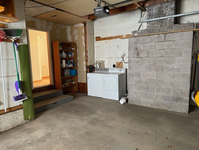 Building Photo - 574 Koru St
