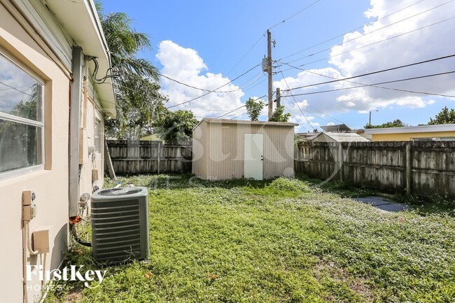 Building Photo - 1400 NW 42nd St