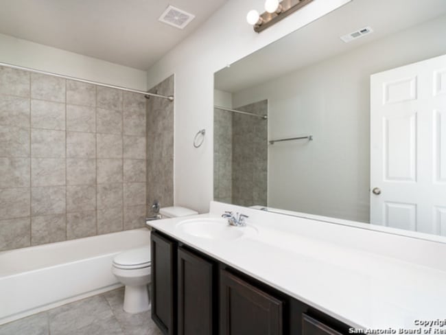 Building Photo - Charming 3-Bedroom Home in Northeast San Antonio