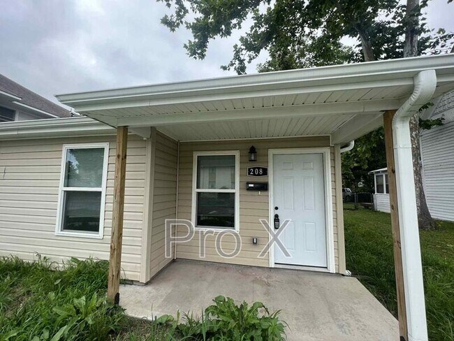 Primary Photo - 206 N Wall Ave