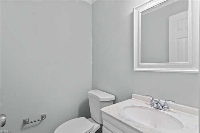 Building Photo - 345 Middle Oaks Dr