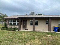 Building Photo - 400 S Pine S