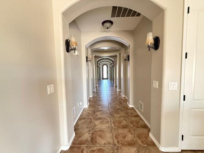 Building Photo - Lovely Chandler 4 Bedroom!