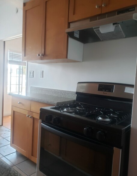Building Photo - 216 E Valencia Ave