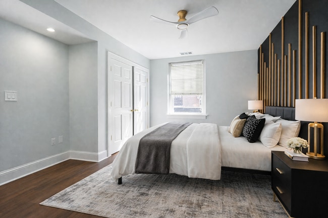 Building Photo - Downtown Living! 2 Bedroom 2 Bath Apartment (No Pets)