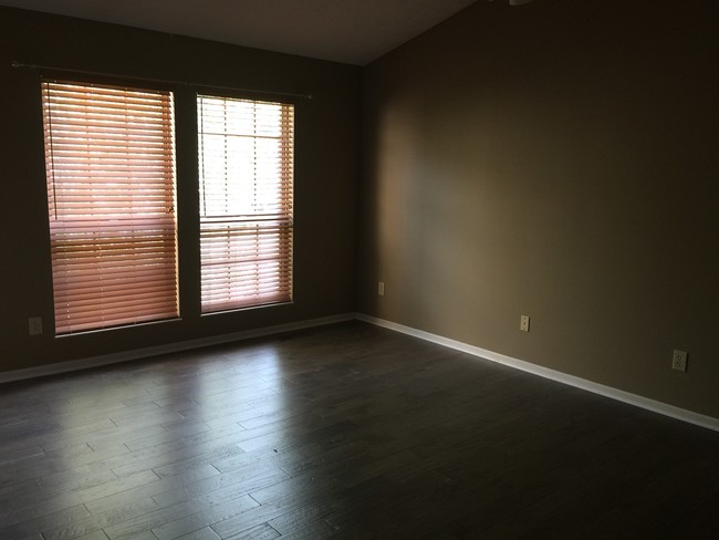 hardwood floors - 1343 Sprucewood Ct