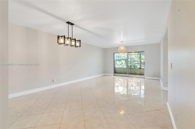 Building Photo - 900 SW 125th Way