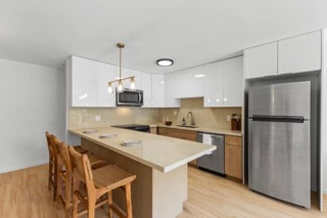 Building Photo - Windward Estates #M102