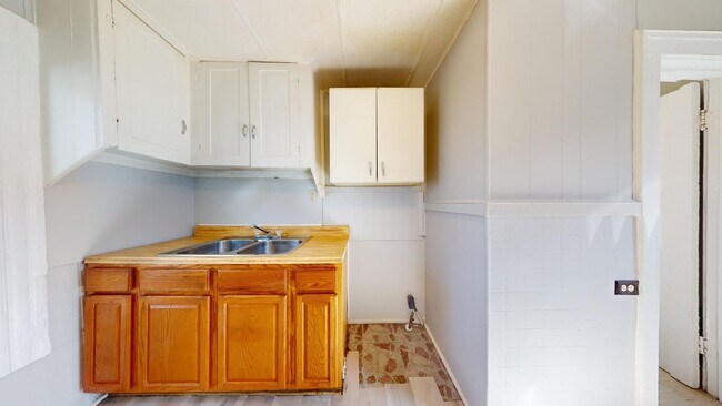 Building Photo - 3123 W 58th St