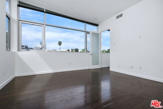 Building Photo - 11610 Ohio Ave