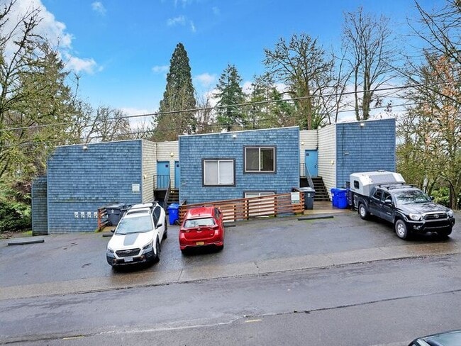 Building Photo - Lair Hill is offering a 1bed/1bath!! Get i...