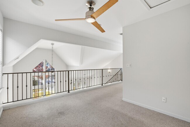 Building Photo - 1198 Island Pl E