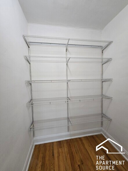 Building Photo - 908 Reba Pl