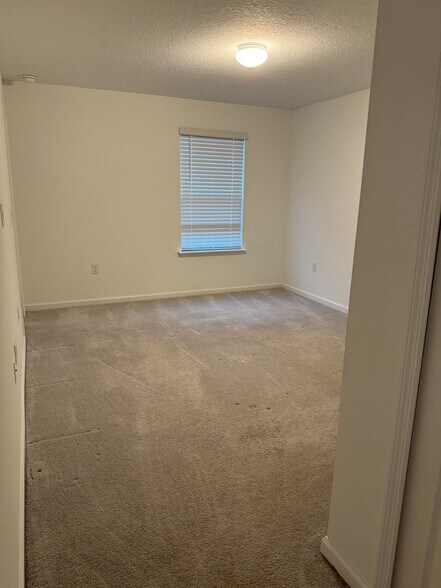 Building Photo - 3409 SW 34th Ave