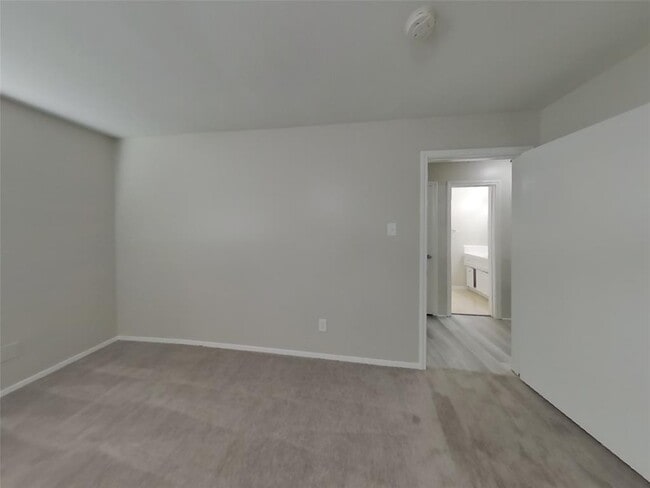 Building Photo - 4827 Casemont Dr
