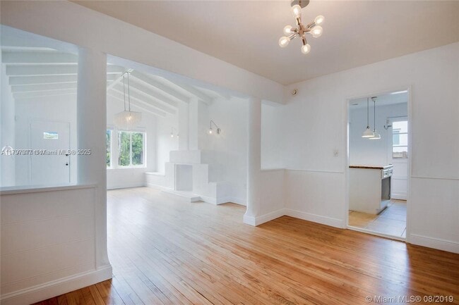 Building Photo - 9049 Carlyle Ave