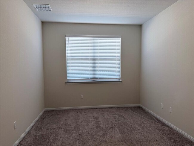 Building Photo - 605 Elm Green St