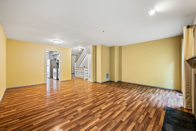 Building Photo - 445 Hartford Sq