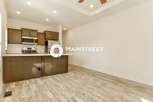 Building Photo - 2 Bedroom Pet-Friendly Home in St. Petersburg, FL with Main Street Renewal