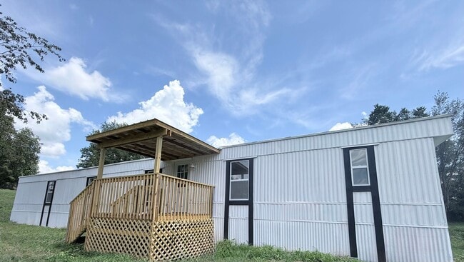 Building Photo - Fully Remodeled 3 Bedroom, 2 Bath Home in the Country – Versailles, KY