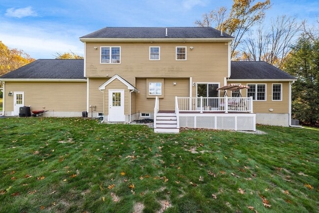 Building Photo - 11 Checkerberry Ln