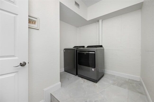 Building Photo - 540 59th Ave