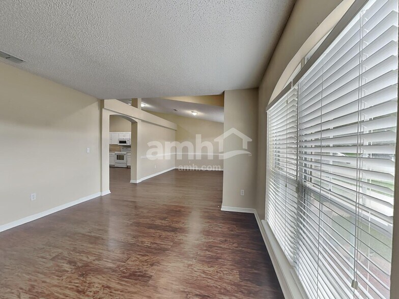 Building Photo - 10191 Wood Dove Way