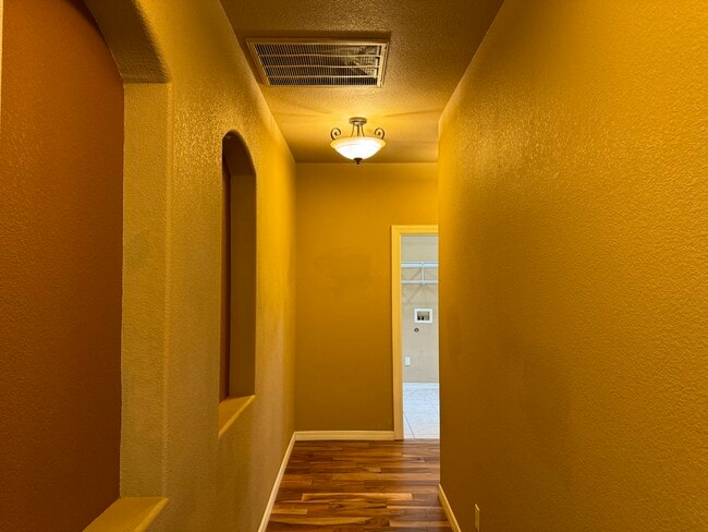 Building Photo - 682 La Melodia Dr