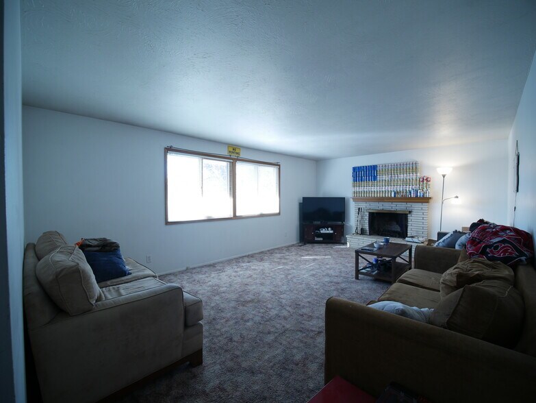 Building Photo - 1425 NW Kenny Dr