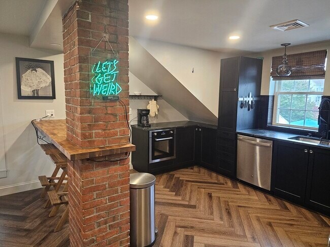 Building Photo - 55 Buffum St