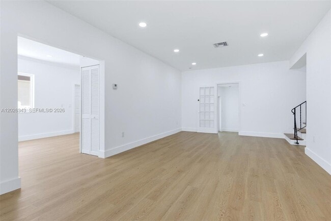 Building Photo - 1510 S Treasure Dr
