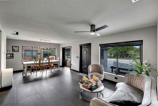 Building Photo - 530 NW 39th St