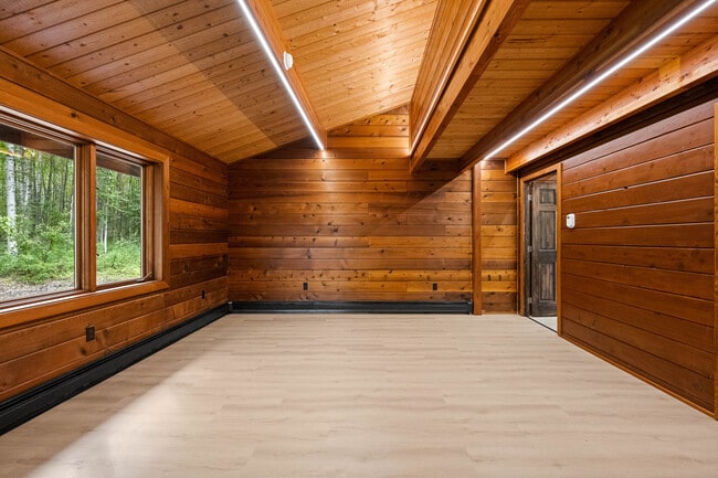 Building Photo - 726 Goldfinch Rd