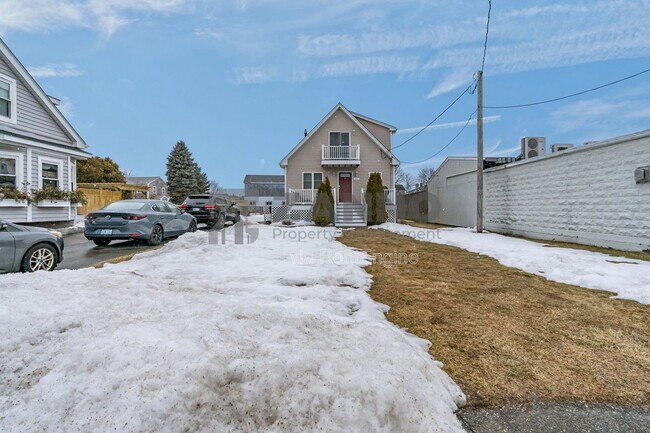 Building Photo - 498 Park Ave