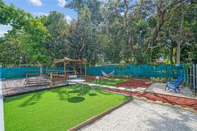 Building Photo - 1370 NE 133rd St