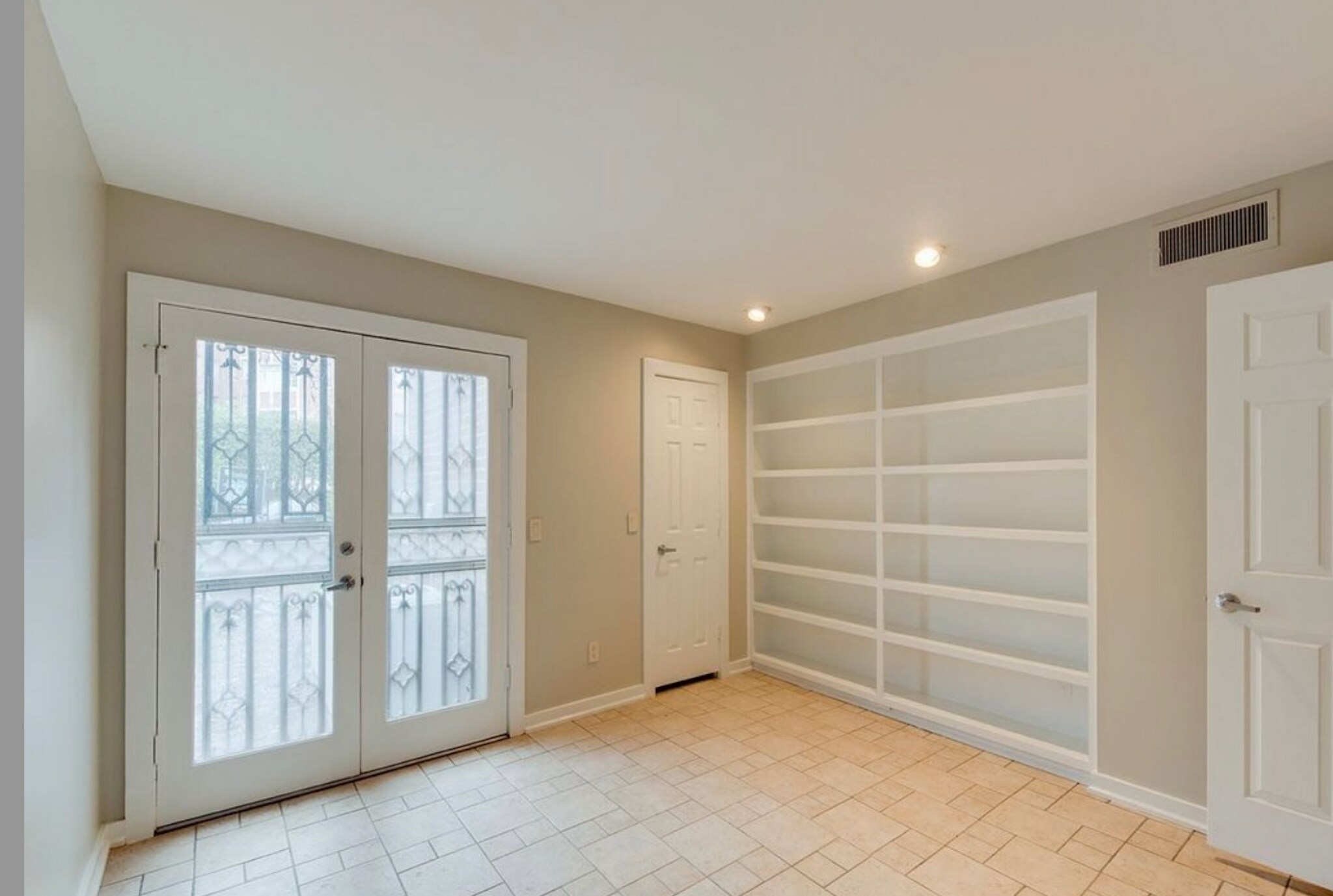 Building Photo - 315 Settlers Ln