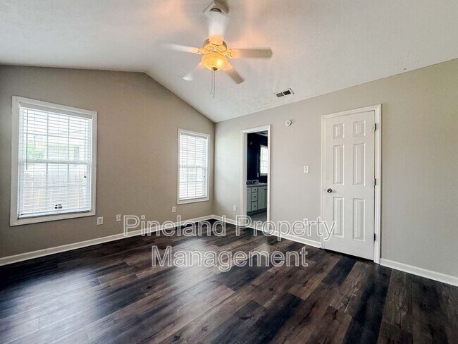 Building Photo - 225 Shakerstone Dr