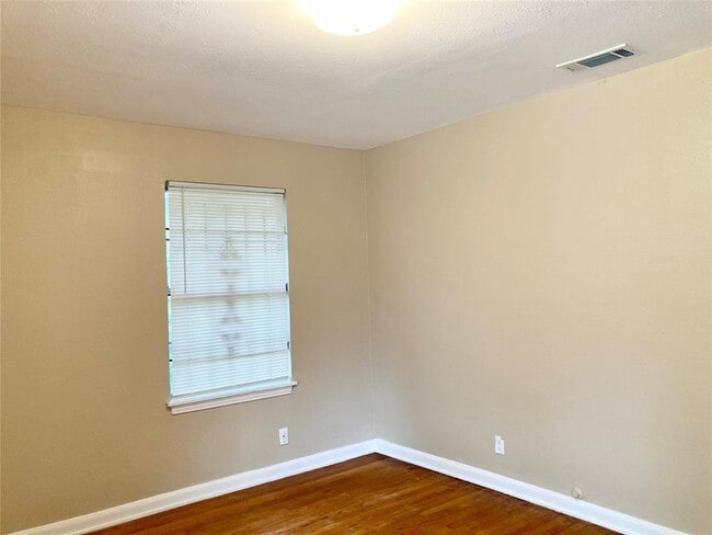 Building Photo - 5011 Enyart St