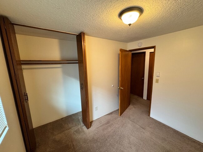 Building Photo - Charming 3-Bedroom SE Portland Home – Fully Fenced Yard - Video attached