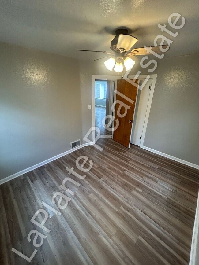 Building Photo - 1235 Glenview Rd