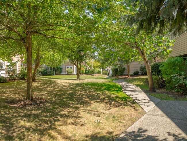 Building Photo - Spacious 3 Bedroom, 2 Bath Apartment with Washer & Dryer, Private Patio & Garage Options!