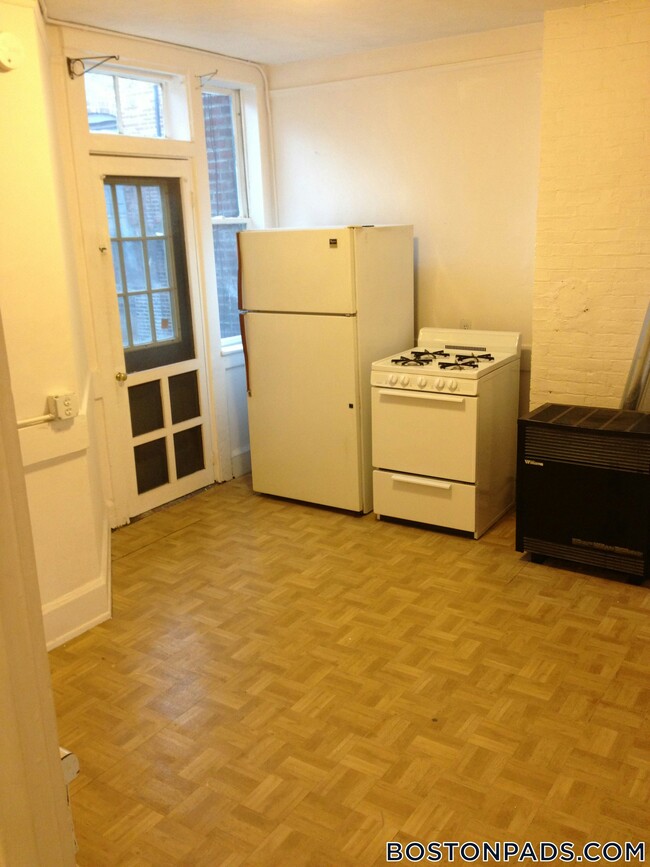 Building Photo - 161 Endicott St