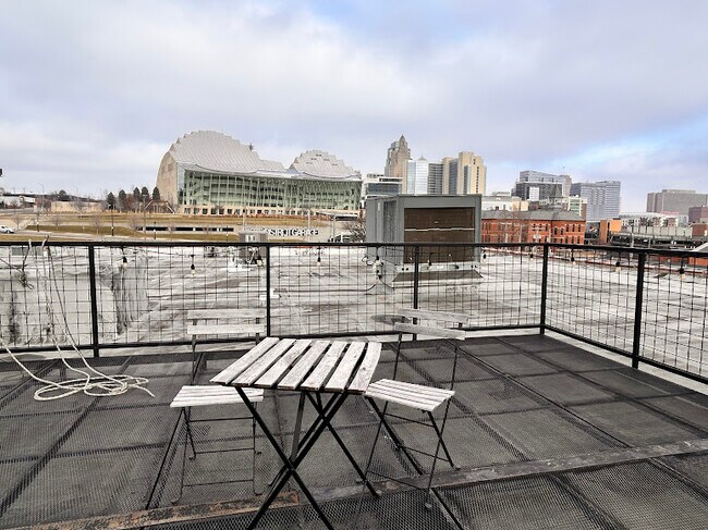 Building Photo - 1800 Central St