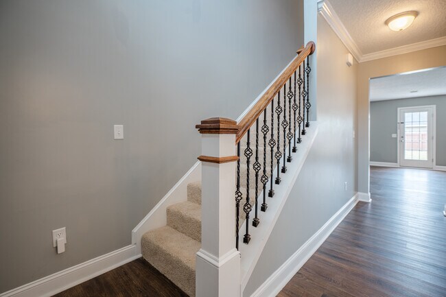 Building Photo - 717 Highgrove Ct