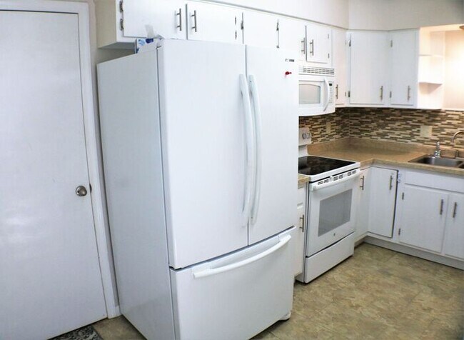 Building Photo - $2,350 | 3 Bedroom, 3 Bathroom House | No ...