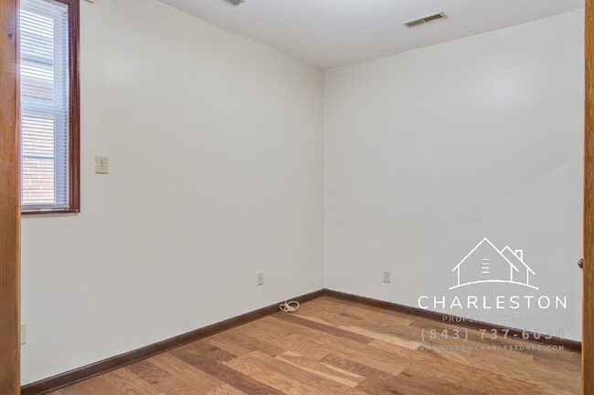 Building Photo - 198 Nassau St